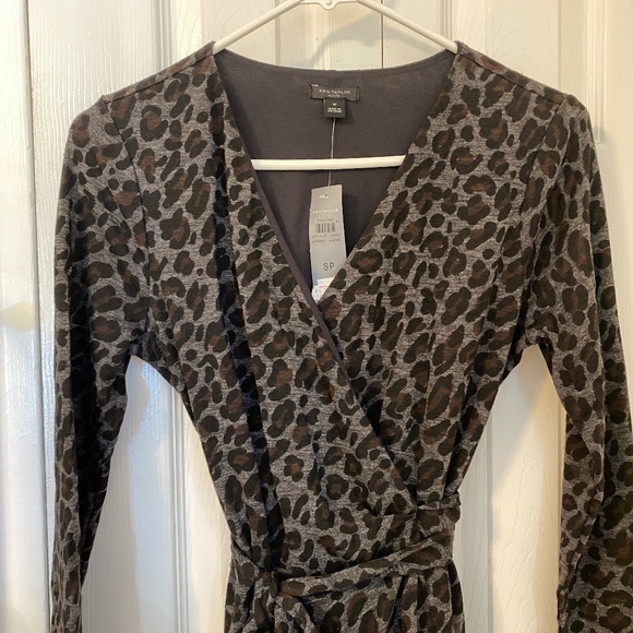 NWT Ann Taylor wrap dress, Size: Petite Small, Color: Grey leopard print - Picture 1 of 7